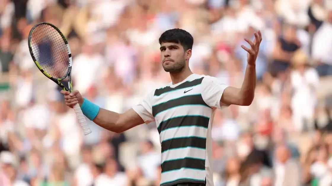 Alcaraz vence Sinner em batalha épica e conquista Roland Garros