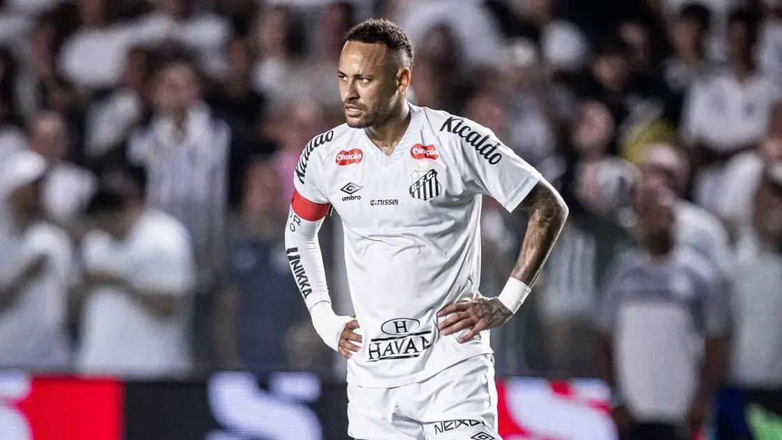 Neymar testa positivo para Covid-19 e é afastado dos treinos