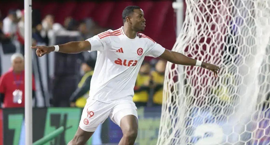 Internacional vence Bragantino e sobe na tabela do Brasileirão