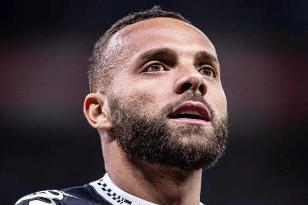Santos vence Cruzeiro de virada e se afasta da zona de rebaixamento